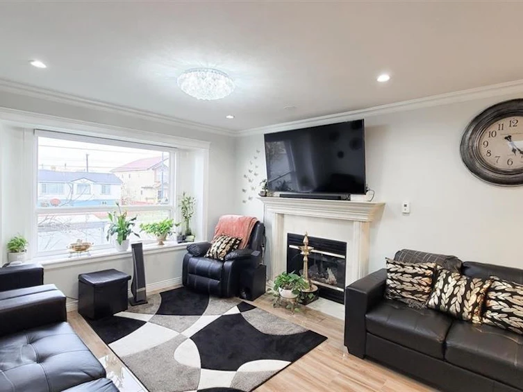 7480 Main Street, Vancouver, BC, V5X 3J8 - 5