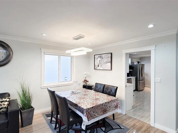 7480 Main Street, Vancouver, BC, V5X 3J8 - 6