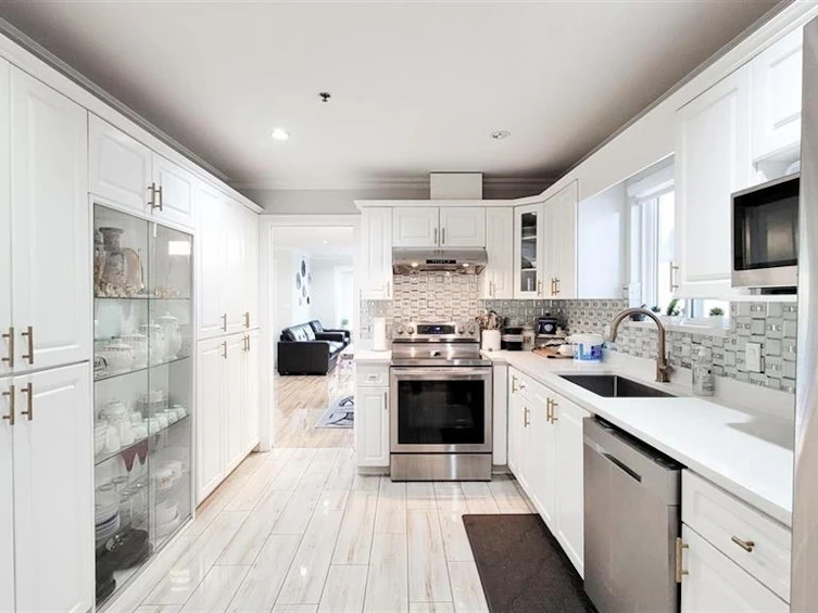 7480 Main Street, Vancouver, BC, V5X 3J8 - 9