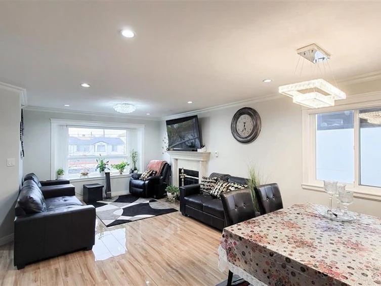 7480 Main Street, Vancouver, BC, V5X 3J8 - 4