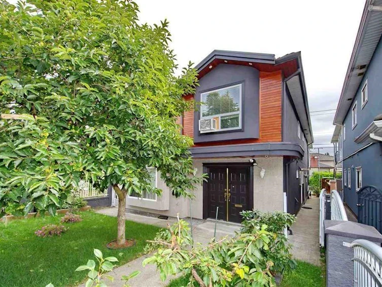 7480 Main Street, Vancouver, BC, V5X 3J8 - 2
