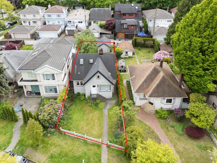 922 Park Drive, Vancouver, BC, V6P 2J4 - 10