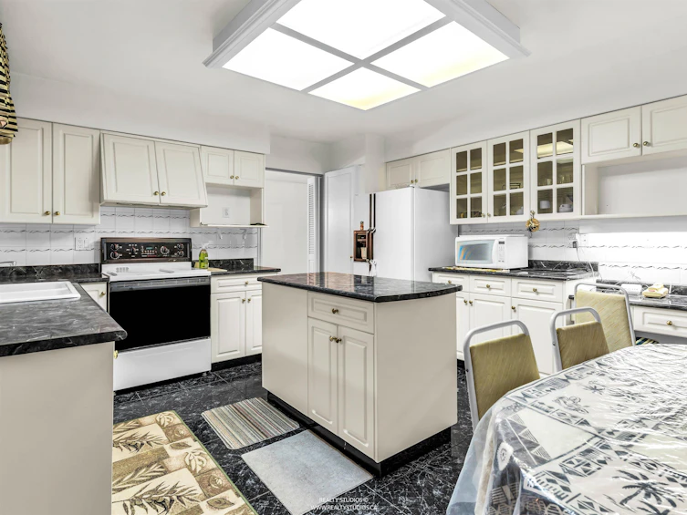 2599 Masefield Road, North Vancouver, BC, V7K 1Z8 - 20