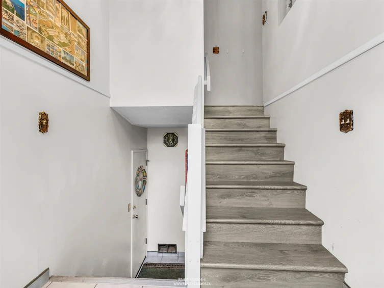 2599 Masefield Road, North Vancouver, BC, V7K 1Z8 - 11