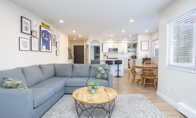 202-1381 Martin Street
