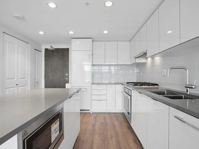 605-2388 Madison Avenue, Burnaby, BC, V5C 0K8 - 3