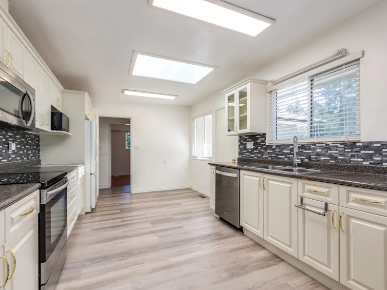 760 Grover Avenue, Coquitlam, BC, V3J 3C8 - 7