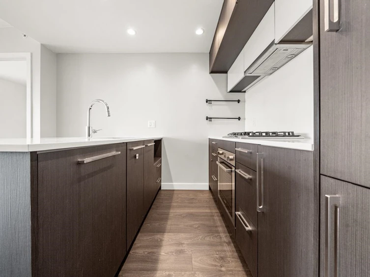 809-5580 No 3 Road, Richmond, BC, V6X 0R8 - 5