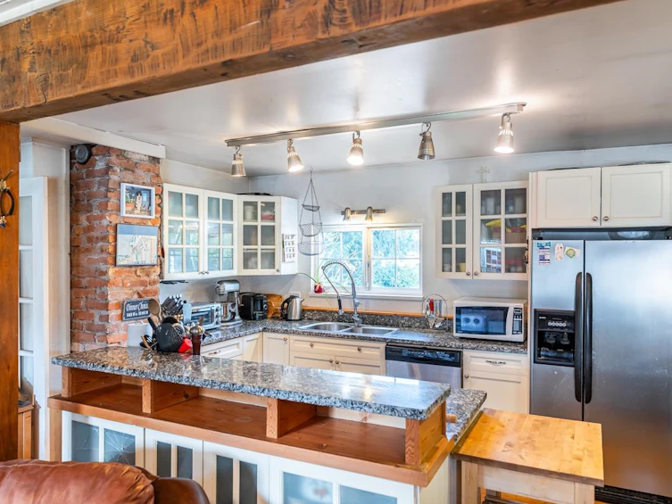 1052 Como Lake Avenue, Coquitlam, BC, V3J 3N8 - 6