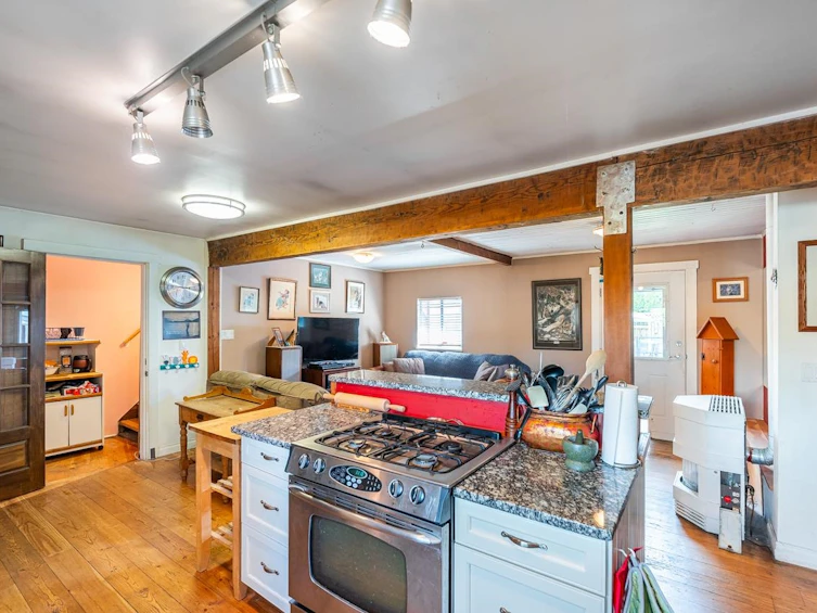 1052 Como Lake Avenue, Coquitlam, BC, V3J 3N8 - 7