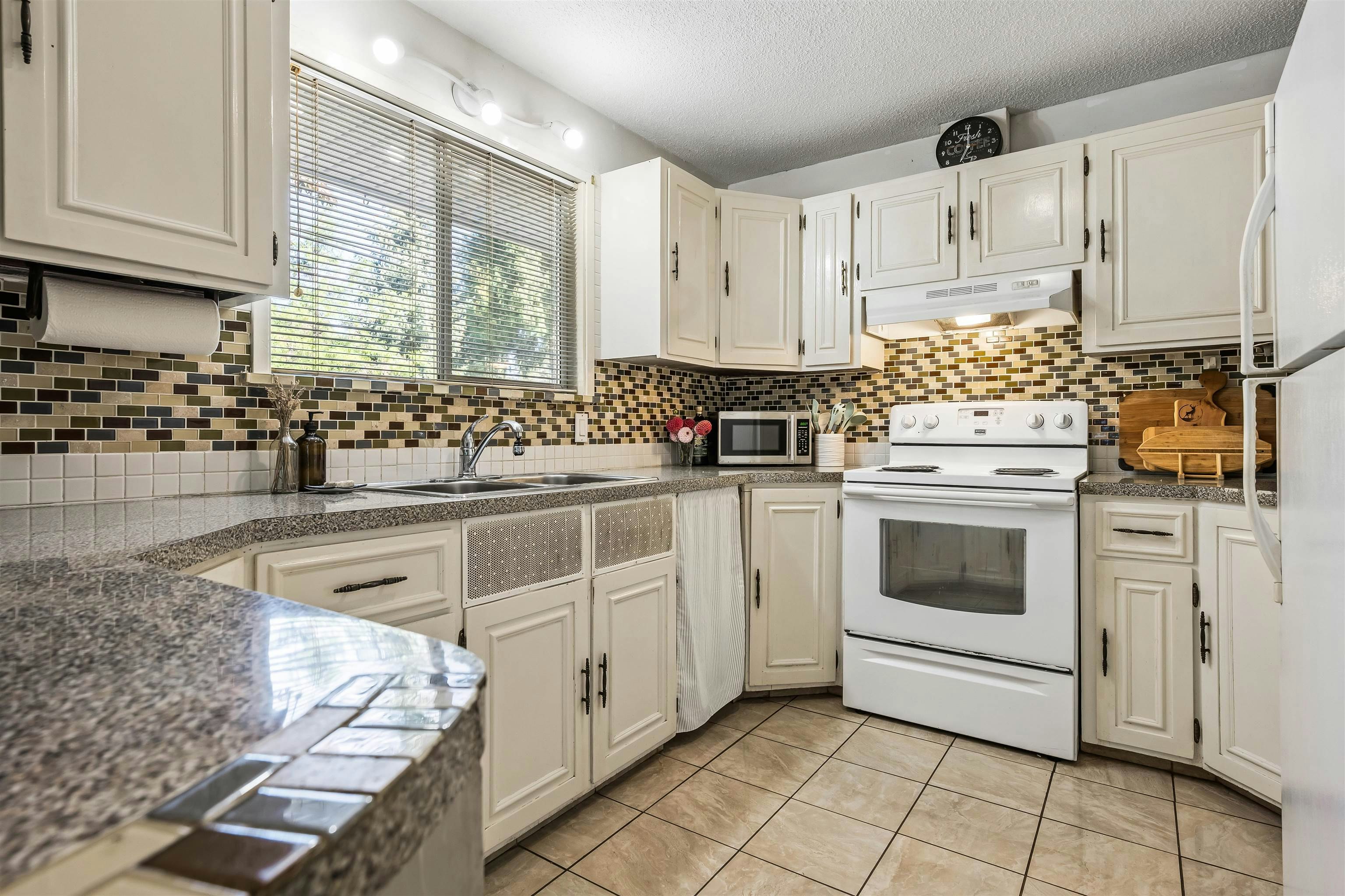 45942 Sleepy Hollow Road, Cultus Lake, BC, V2R 5A8 - 14