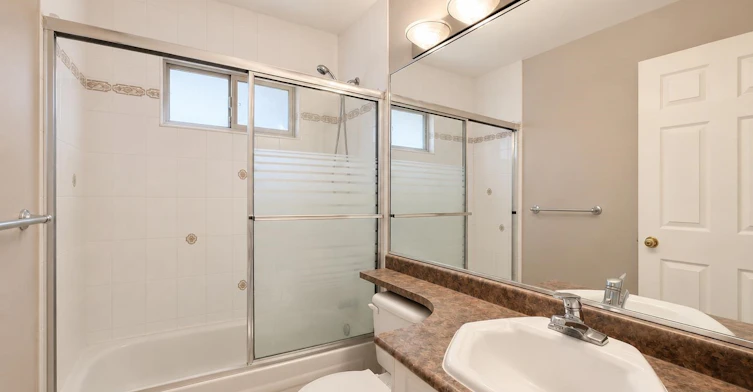 15773 82a Avenue, Surrey, BC, V4N 0R6 - 15