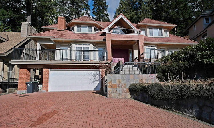 4989 Chalet Place