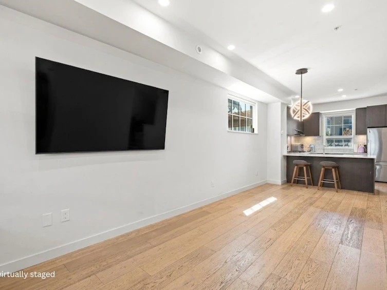 1038 Park Drive, Vancouver, BC, V6P 0H9 - 9