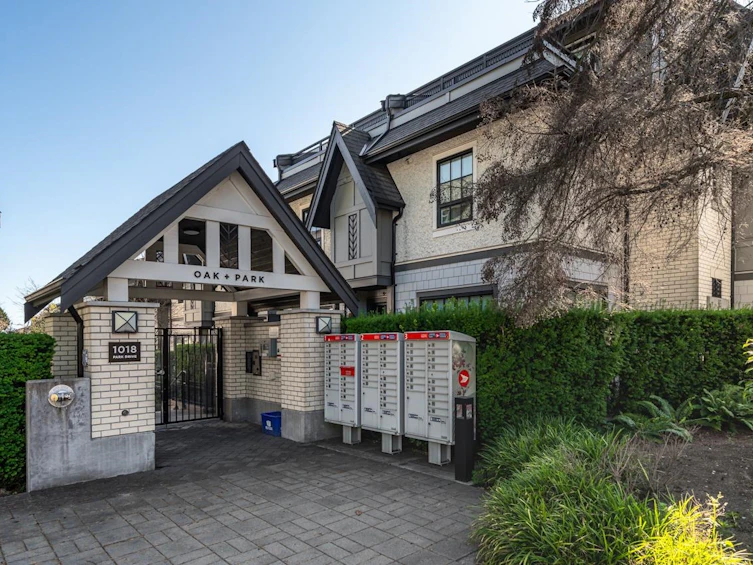 1038 Park Drive, Vancouver, BC, V6P 0H9 - 3