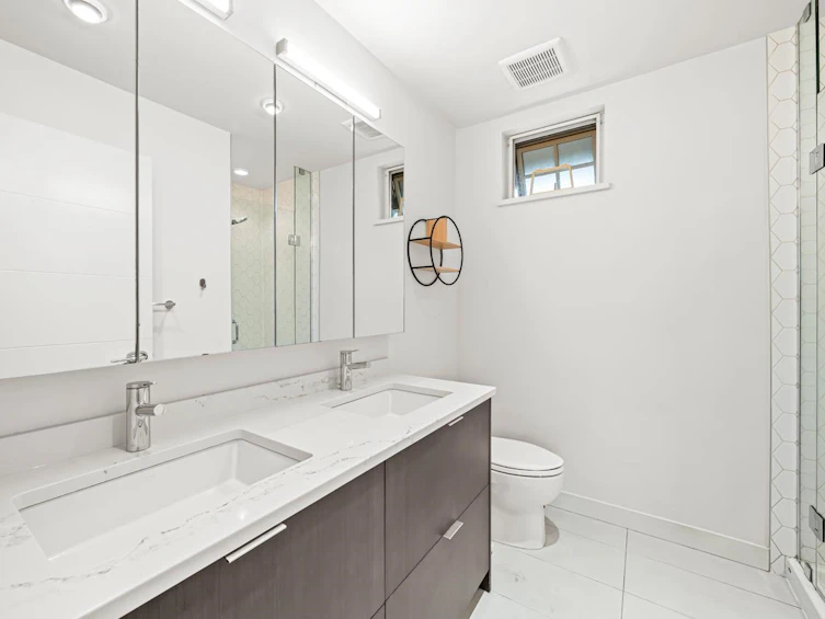 1038 Park Drive, Vancouver, BC, V6P 0H9 - 23