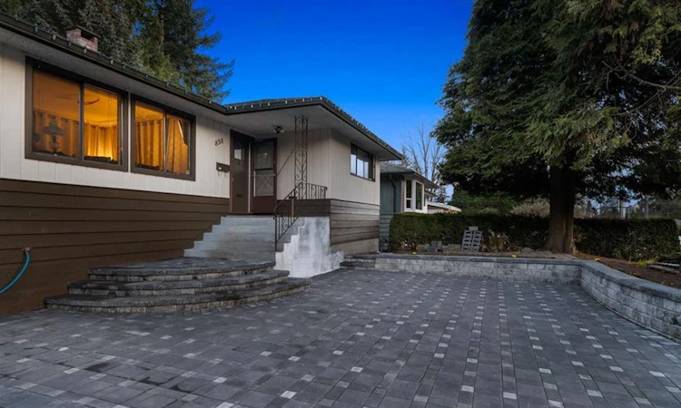 838 Dundonald Drive