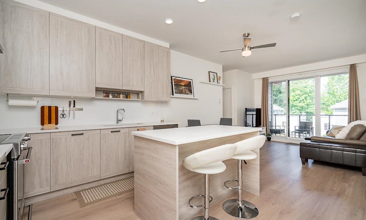 303-7579 16th Street