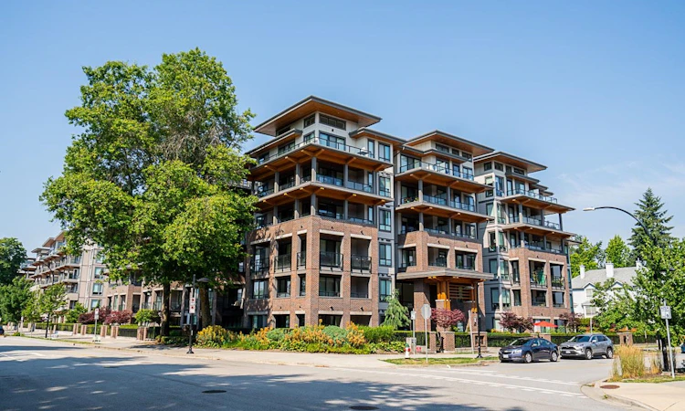 303-7579 16th Street