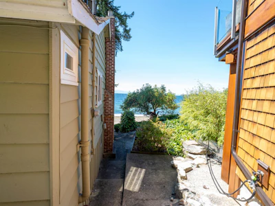4861 Sunshine Coast Highway - 4