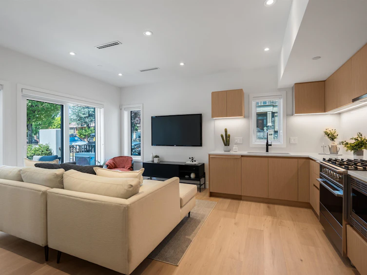 1008 W 52nd Avenue, Vancouver, BC, V6P 1H5 - 2