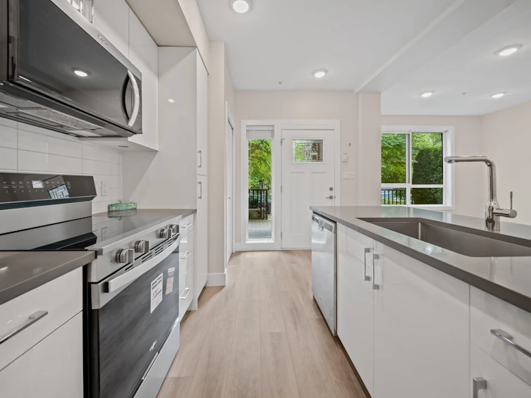 118-15351 101 Avenue, Surrey, BC, V3R 0G2 - 8
