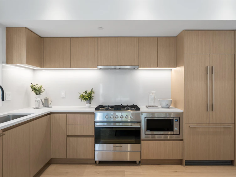 1010 W 52nd Avenue, Vancouver, BC, V6P 1H5 - 4