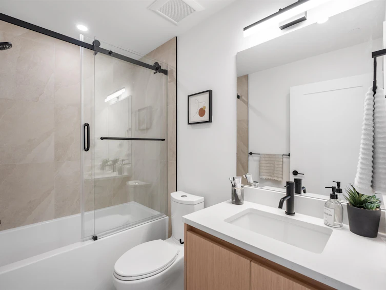 1010 W 52nd Avenue, Vancouver, BC, V6P 1H5 - 6