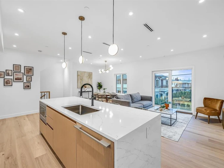 1016 W 52nd Avenue, Vancouver, BC, V6P 1H5 - 3