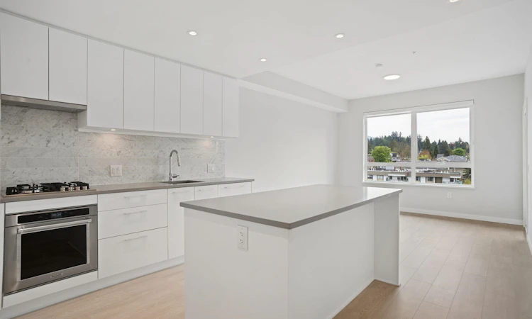 612-110 E 17th Street