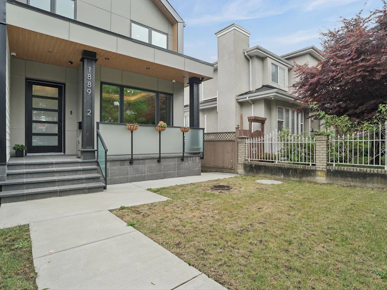 1889 E 34th Avenue, Vancouver, BC, V5P 1A5 - 34
