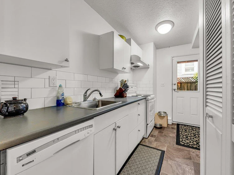151 N Holdom Avenue, Burnaby, BC, V5B 1K2 - 24