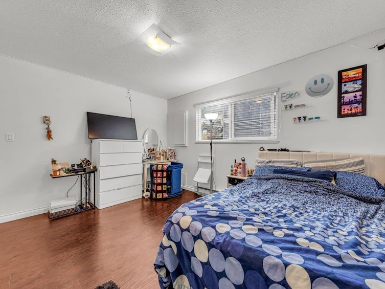 151 N Holdom Avenue, Burnaby, BC, V5B 1K2 - 19