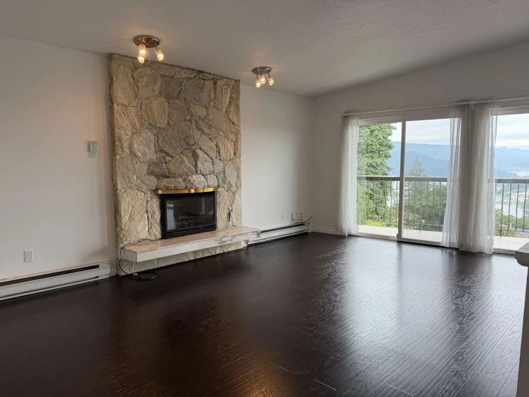 151 N Holdom Avenue, Burnaby, BC, V5B 1K2 - 15