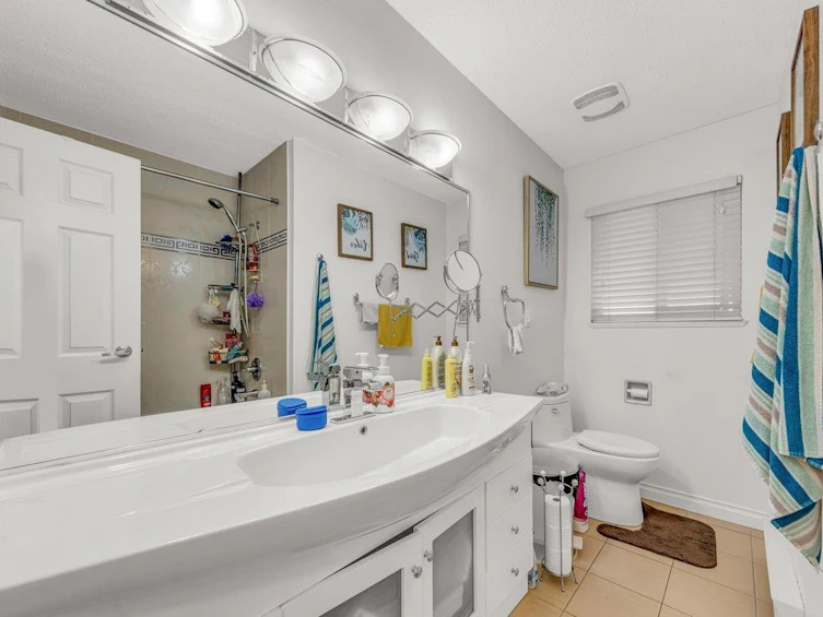 151 N Holdom Avenue, Burnaby, BC, V5B 1K2 - 22