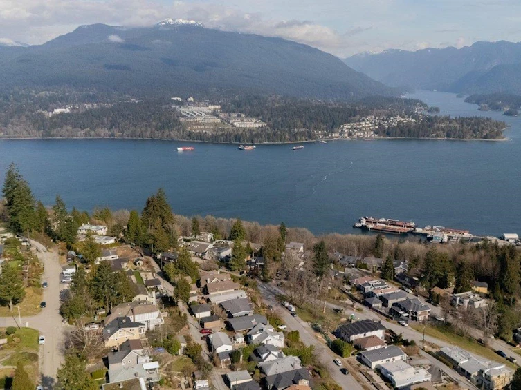 151 N Holdom Avenue, Burnaby, BC, V5B 1K2 - 2