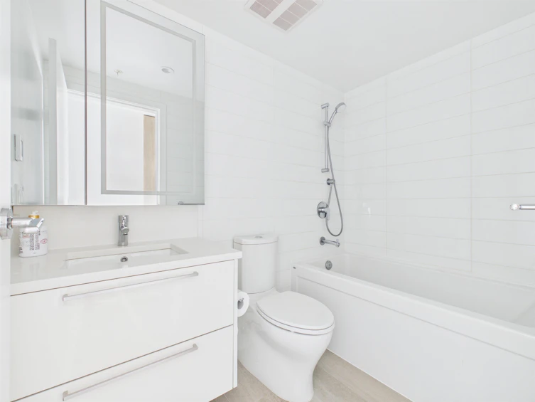 1601-6398 Silver Avenue, Burnaby, BC, V5H 0K7 - 3