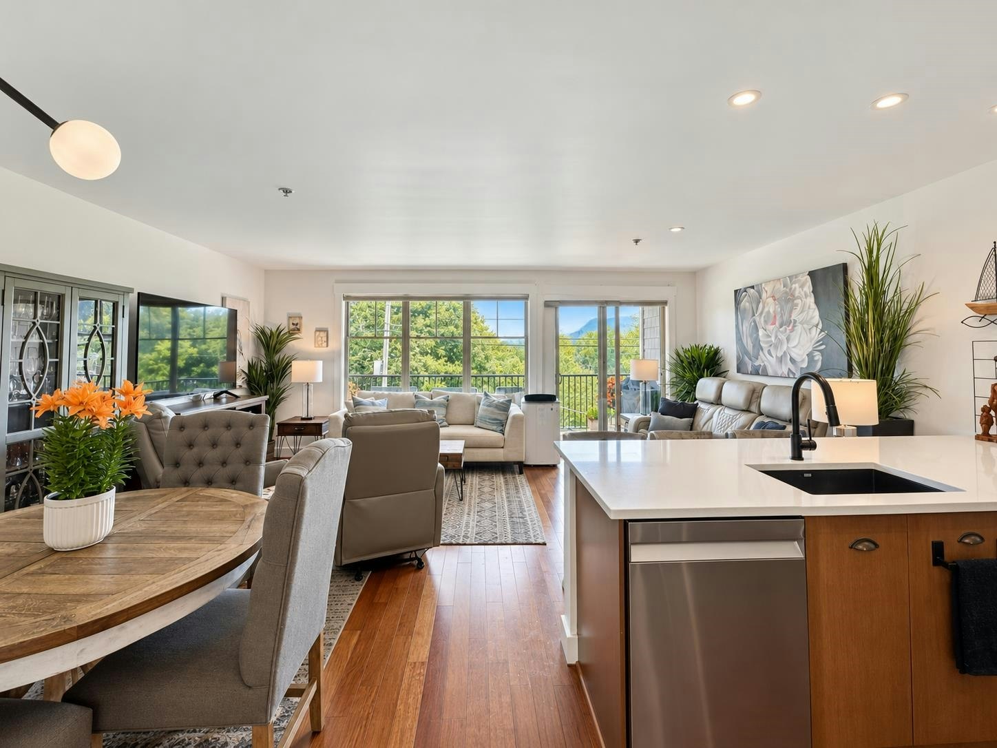 202-414 Gower Point Road, Gibsons, BC, V0N 1V5