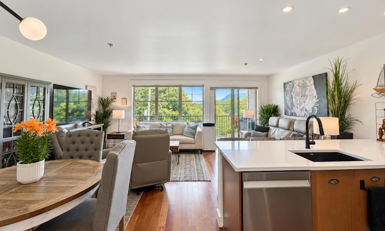 202-414 Gower Point Road