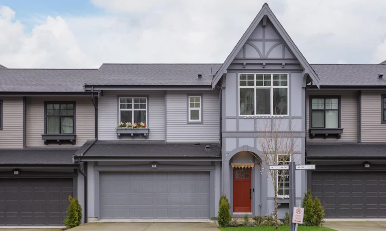 95-3552 Victoria Drive