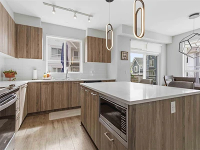 116-8335 Nelson Street - 3