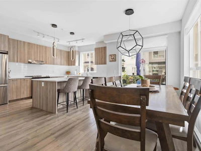 116-8335 Nelson Street - 2