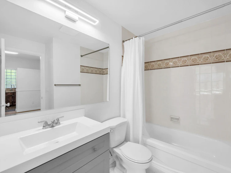 110-125 W 18th Street, North Vancouver, BC, V7M 1W5 - 19
