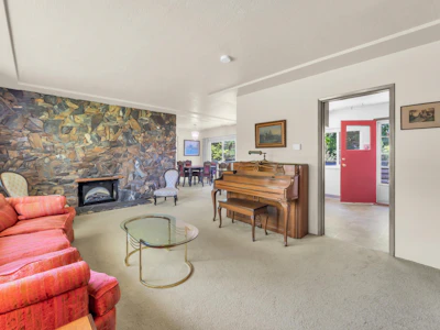 9451 Chapmond Crescent - 5