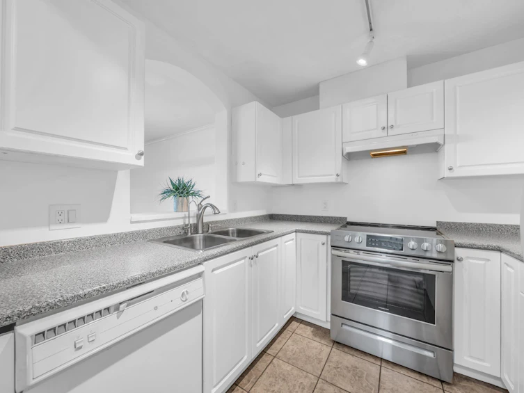 206-3638 Rae Avenue, Vancouver, BC, V5R 2P5 - 11
