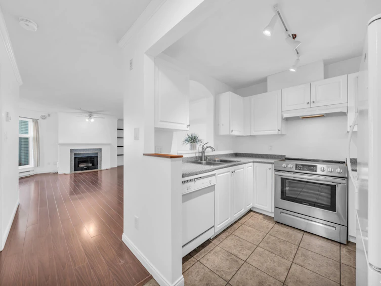 206-3638 Rae Avenue, Vancouver, BC, V5R 2P5 - 9