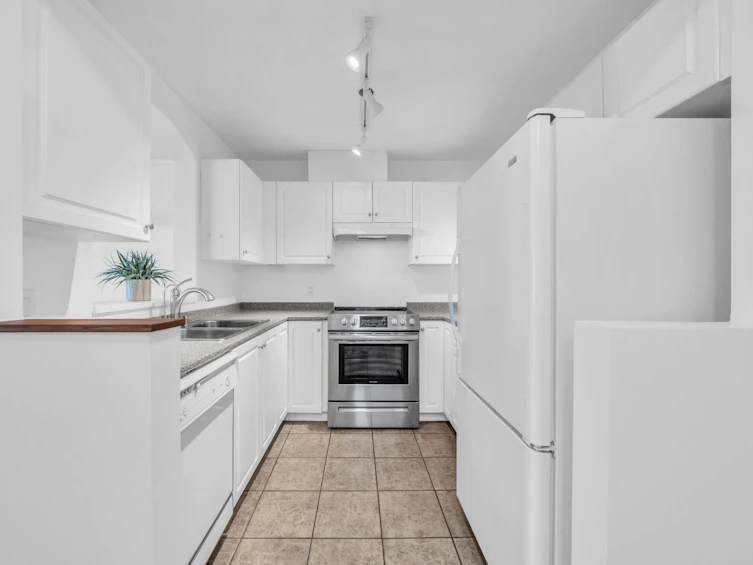 206-3638 Rae Avenue, Vancouver, BC, V5R 2P5 - 10