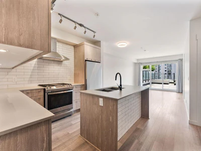 209-1012 Auckland Street - 4