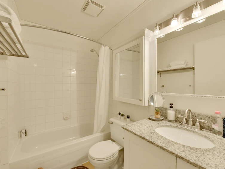 305-350 E 2nd Avenue, Vancouver, BC, V5T 4R8 - 10