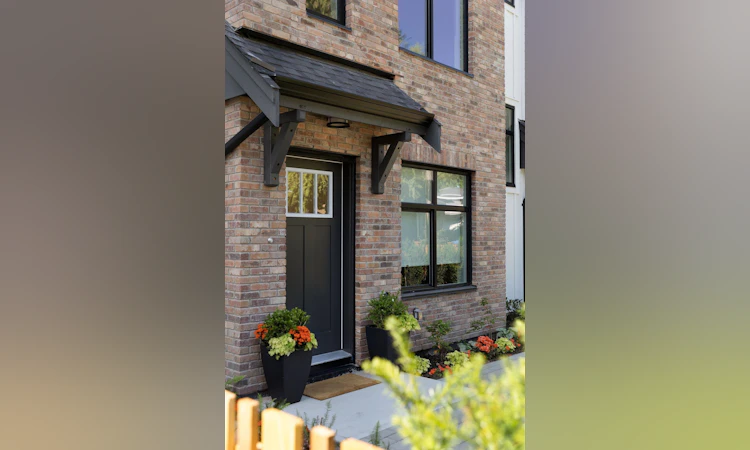 12-2190 Rindall Avenue